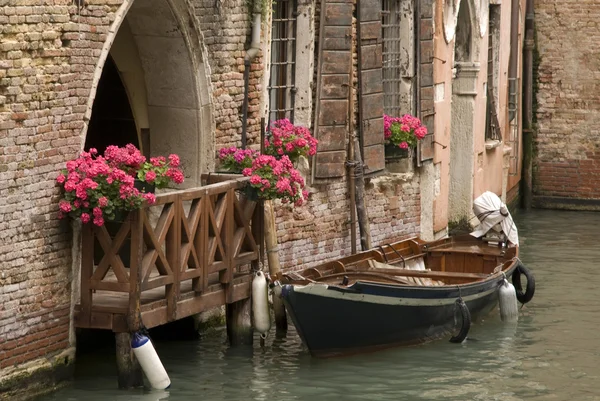 Balcón en Venecia, Italia — Foto de Stock