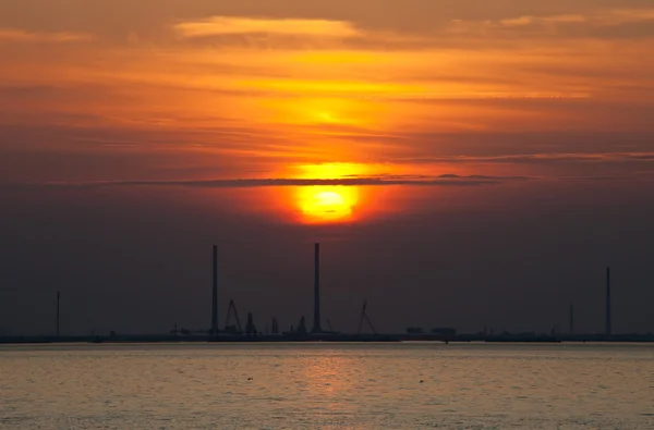 Puesta de sol sobre Wilhelmshaven — Foto de Stock