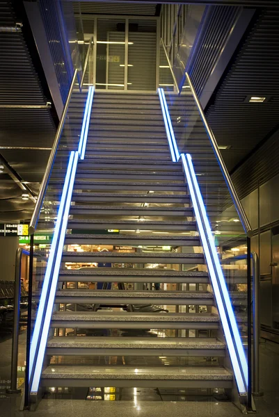 Stairway going up in an Airport. — Stock Photo, Image
