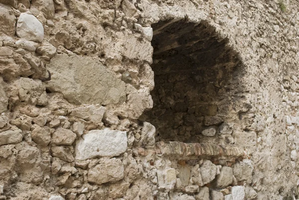 Разрушенная старая крепостная стена в Монако — стоковое фото