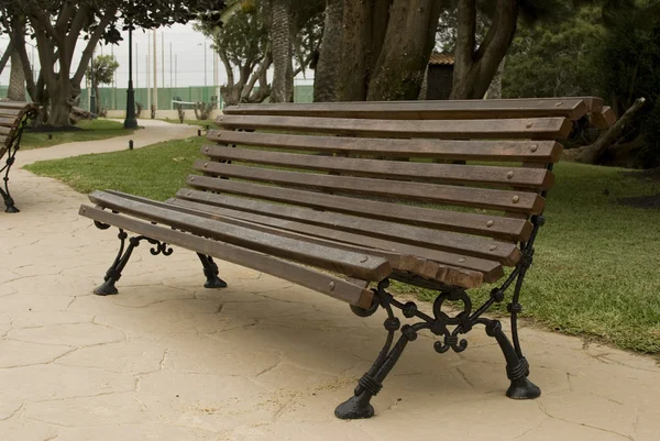 公园木制长椅 — 图库照片