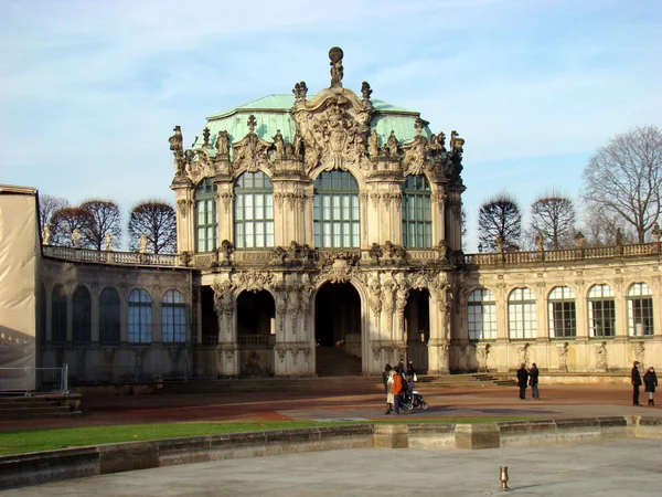 Zwinger är ett palats i dresden Stockfoto