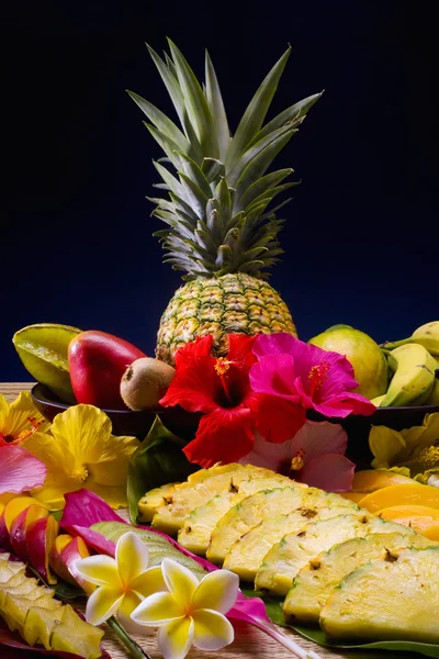 Urval av tropiska frukter — Stockfoto