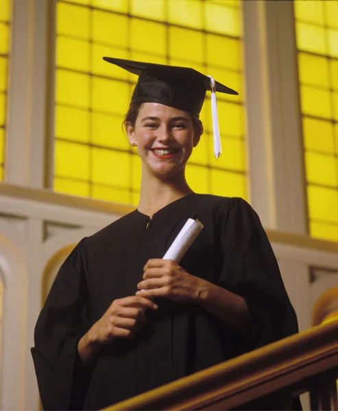 Kvinnliga högskoleexamen — Stockfoto