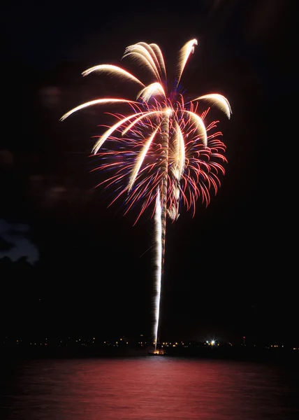 Spettacolo di fuochi d'artificio il 4 luglio — Foto Stock