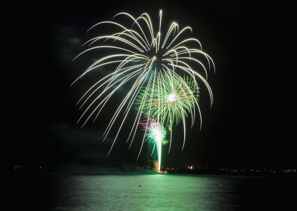 Fireworks display on the fourth of july — Stock Photo, Image