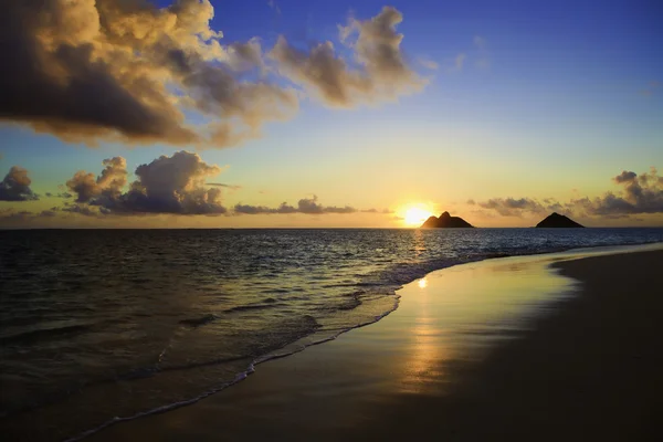 Alba alla spiaggia di lanikai — Foto Stock