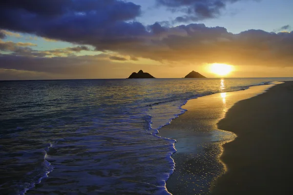 Nascer do sol na praia de lanikai — Fotografia de Stock