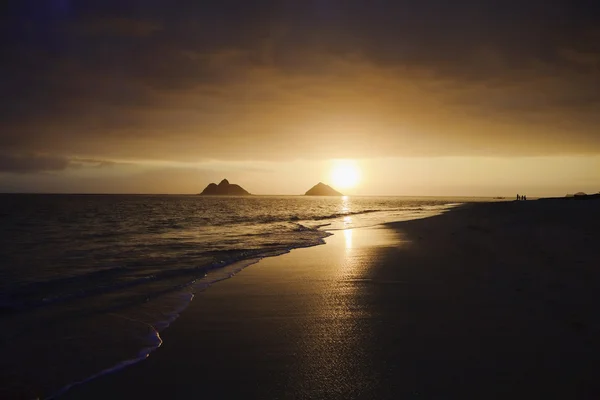 Lanikai plaj güneş doğarken — Stok fotoğraf
