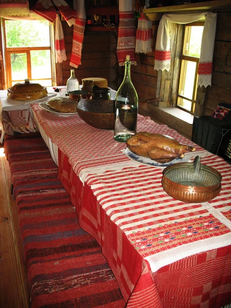 Antigua sala de comedor en el país ruso —  Fotos de Stock
