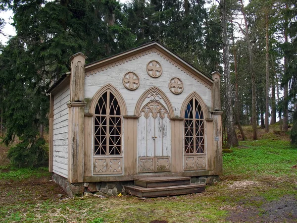 Alte kleine Holzkirche — Stockfoto