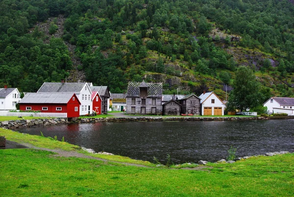 Geleneksel ahşap evlerde lyrdal, Norveç — Stok fotoğraf