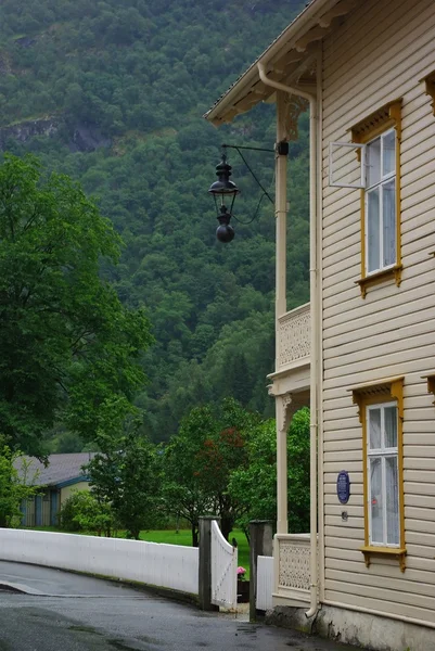 Case di legno tradizionali in Lyrdal, Norvegia — Foto Stock