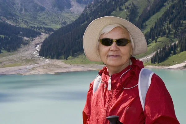 Staré ženy v horských — Stock fotografie