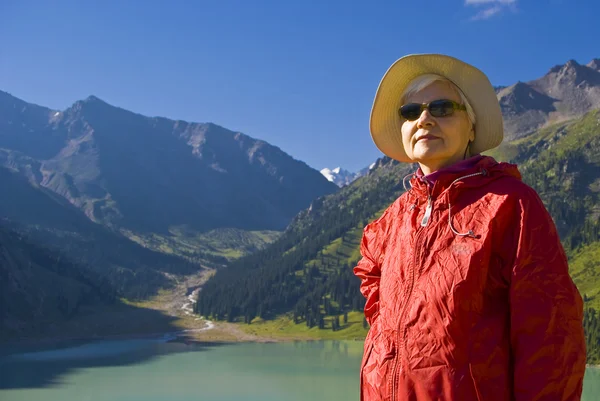 Staré ženy v horských — Stock fotografie
