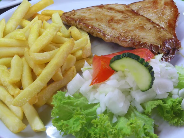 Mittagessen mit frischen Lebensmitteln — Stockfoto