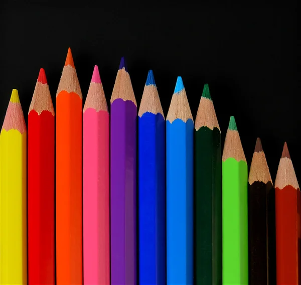 Egy sor színes ceruzák — Stock Fotó