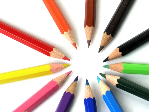 Цветные карандаши в ряд — стоковое фото