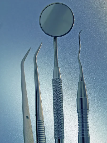 Стоматологические инструменты — стоковое фото