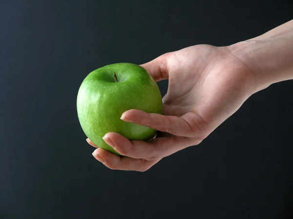 Apple in der Hand — Stockfoto