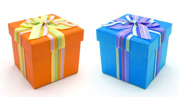 Turuncu ve mavi hediye boxa — Stok fotoğraf