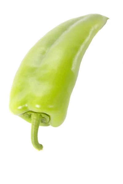 Groene peper op witte — Stockfoto
