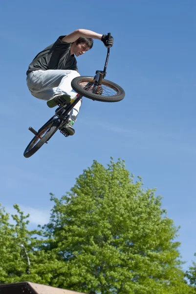 BMX Truco de bicicleta — Foto de Stock