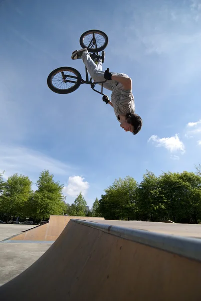 Bmx Bike Stunt Zurück Flip — Stockfoto