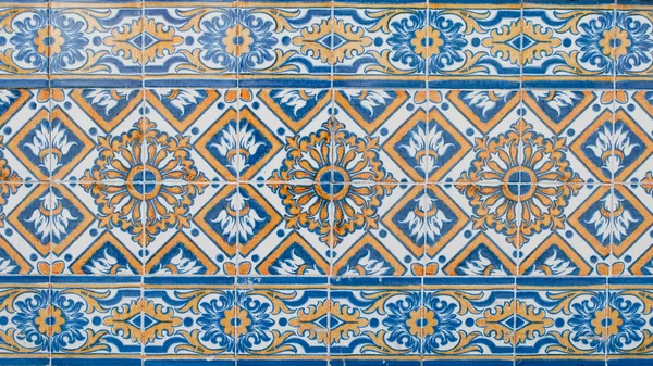 Azulejos tradicionales esmaltados portugueses —  Fotos de Stock