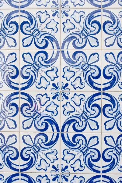 伝統的なポルトガルの艶をかけられたタイル — ストック写真