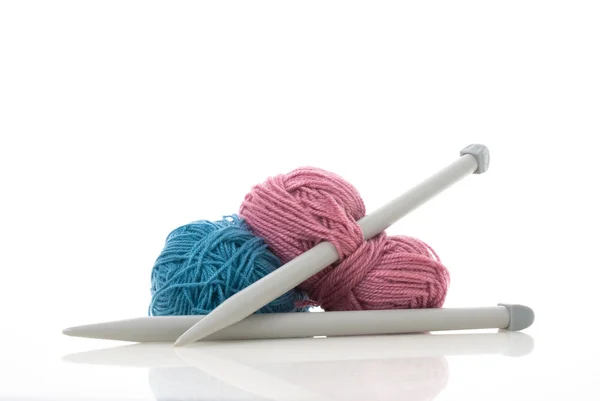 Laine à tricoter bleue et rose — Photo
