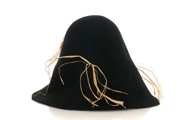Chapeau épouvantail en feutre noir avec de la paille — Photo