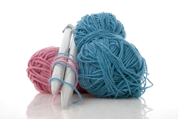 Laine à tricoter bleue et rose — Photo