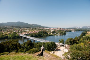 nehir Portekiz ve İspanya arasında