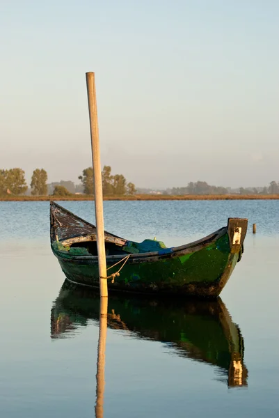 Традиционная рыбацкая лодка — стоковое фото