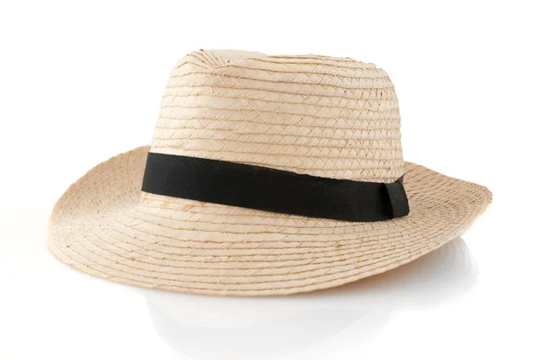 Соломенная шляпа с черной лентой — стоковое фото