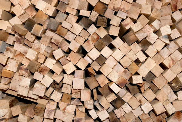 Naštípané dřevo do krbu — Stock fotografie