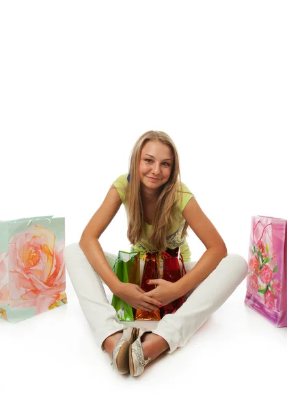 Krásná mladá dívka s balíčky — Stock fotografie