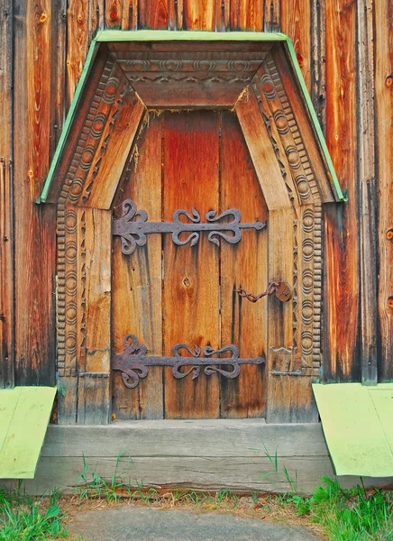 Koyu ahşap kapı — Stok fotoğraf