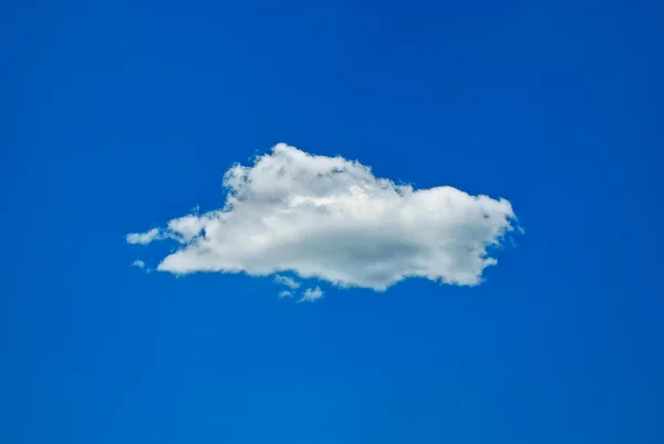 Nuvola solitaria — Foto Stock
