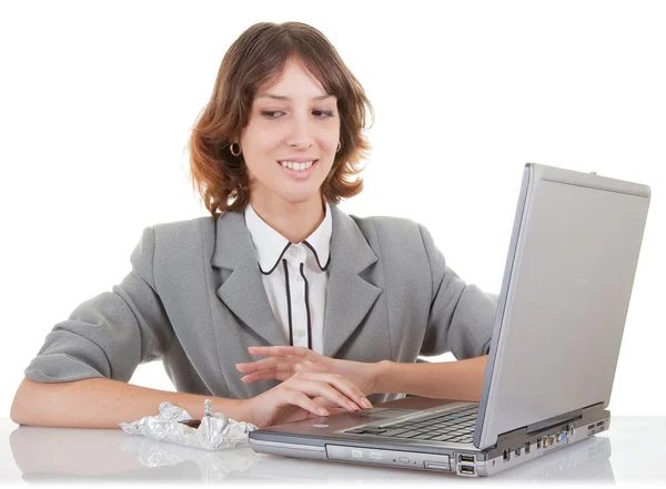 ビジネスの女性とノート パソコン — ストック写真