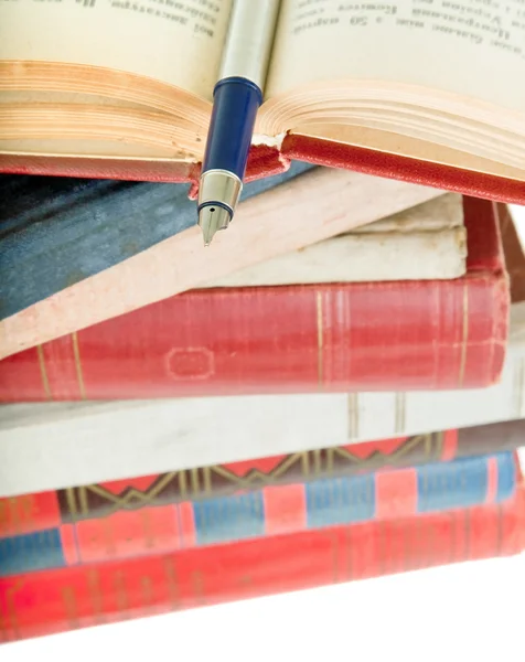 Livros antigos e caneta — Fotografia de Stock