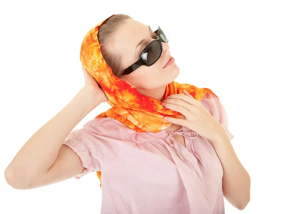 Молодая девушка с апельсиновой шалью — стоковое фото