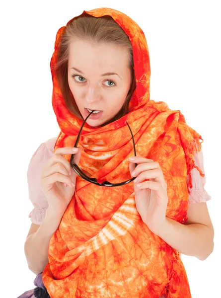 Fiatal lány narancssárga kendőt — Stock Fotó