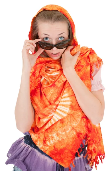 Jong meisje met oranje sjaal — Stockfoto