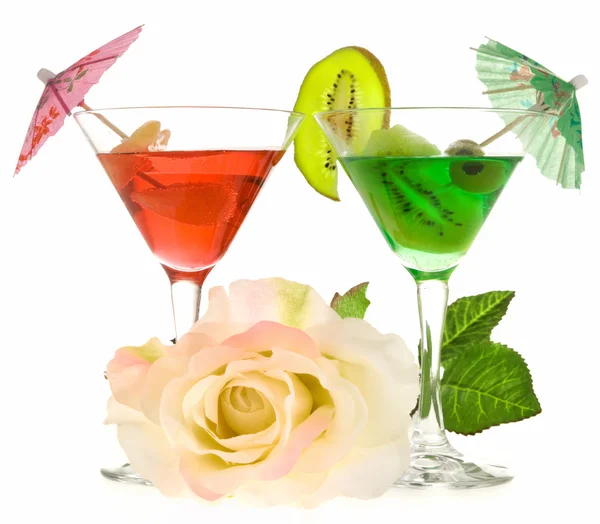 Rose a dvě sklenice koktejl — Stock fotografie
