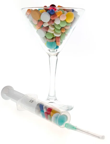 Glas en tabletten — Stockfoto