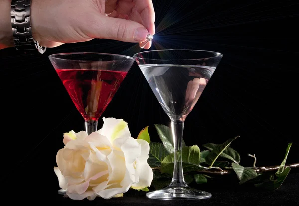 stock image Rose and two glasses of cocktails