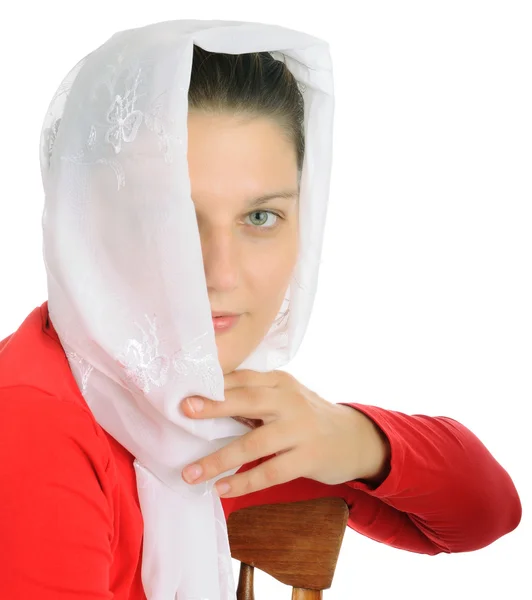 Νεαρό κορίτσι με μαντίλα στο κεφάλι — Φωτογραφία Αρχείου