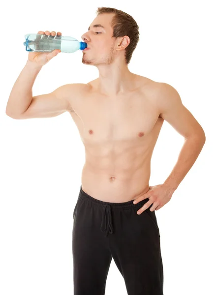 Αθλητικός τύπος με ένα μπουκάλι διαυγές υγρό — Φωτογραφία Αρχείου